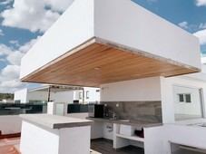 Hermosa Casa en Lomas de Juriquilla, Alberca Propia, 4 Recamaras, Roof Top