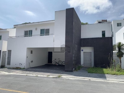 Casas en renta - 396m2 - 3 recámaras - Monterrey - $26,500