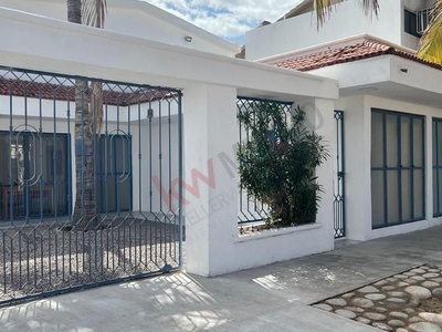 Casas en venta - 250m2 - 4 recámaras - Zona Central - $4,480,000