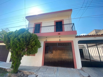 Casas en venta - 353m2 - 4 recámaras - Comala - $2,500,000