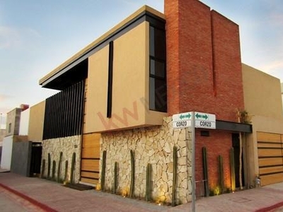 ¡increíble Casa Con Diseño Arquitectónico Único En Venta En Cerrada Corzo, Viñedos! | MercadoLibre