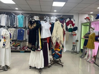 OPORTUNIDAD.- LOCAL EN PLAZA COMERCIAL EN VENTA