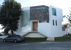 Residencia en venta dentro de exclusivo residencial Puerta las Lomas