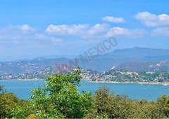 Terreno en venta en Avandaro con hermosa vista al lago.
