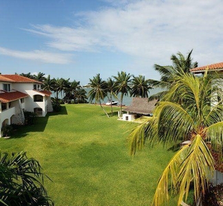 Depto en renta Isla Dorada Cancún 2 rec 2 baños, terraza . alberca , amueblado
