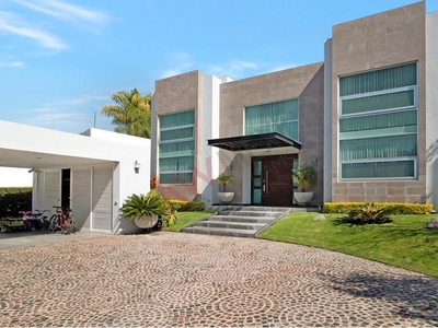 HERMOSA CASA EN VENTA EN JURIQUILLA, INCREIBLE UBICACIÓN