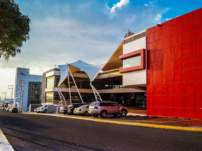 Se Renta Local Comercial En Plaza Belea ( Av. Colinas Del Citatorio 415). 237 M2 A 5 Min De Centro Cívico.