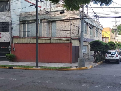 Casa con uso de suelo comercial y habitacional