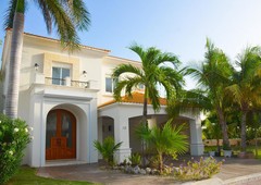 doomos. casa en venta frente a canal isla dorada cancun