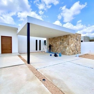 Casa en venta en Dzitya, Zona norte de Mérida, una planta con piscina.