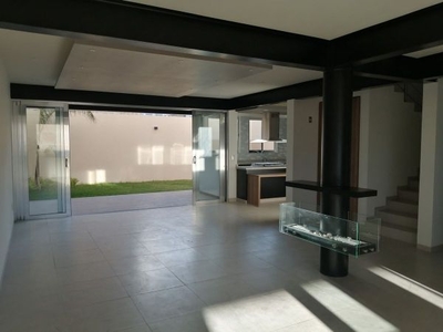 Residencia en Colinas de Juriquilla, Roof Garden, 3 Recamaras, 4.5 Baños, Jardín