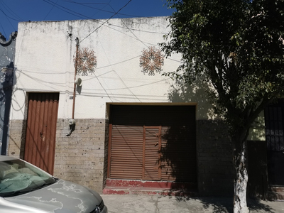 Casa En Zona De Obregon, Con Local Comercial,4 Recamaras
