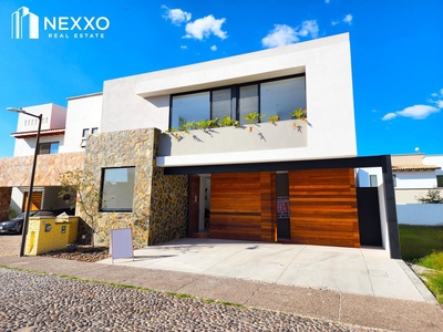 Doomos. CASA EN VENTA EN ARCO DE PIEDRA QUERÉTARO