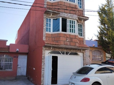 Casa en condominio en renta 1ra Cerrada Lomas Estrella 101-111, Conjunto Habitacional Loma Ii, Zinacantepec, México, 51355, Mex