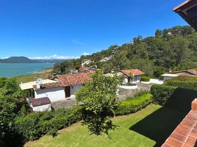 Casa en renta Calle Barlovento, Barrio Santa María Ahuacatlán, Valle De Bravo, México, 51200, Mex