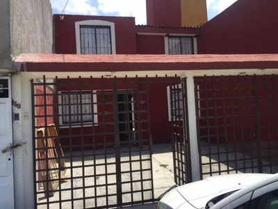Casa en renta Calle Luis Procuna 221, Fraccionamiento Paseos Santín, Toluca, México, 50214, Mex