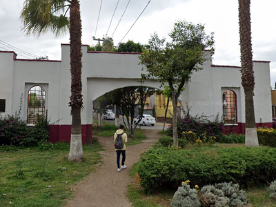 Casa en venta Avenida Hacienda Del Jardín 8, Hacienda Del Jardín, Santiago Teyahualco, Estado De México, México