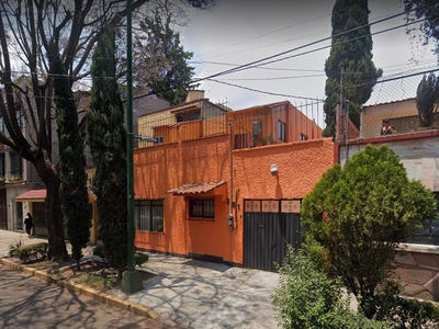 Increíble Casa En Venta En La Colonia Del Carmen, Coyoacan, A Precio De Remate Hipotecario!!!