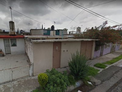 Casa en Calle Cardenales, Izcalli Jardines, Ecatepec. Remate Bancario