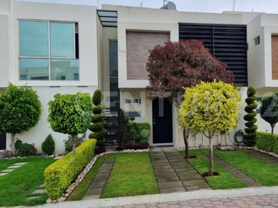Casa En Venta - San Isidro Cuautlancingo -3 Recámaras En Residencial Con Alberca