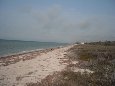 Terreno de medidas irregulares con playa de 30 mts