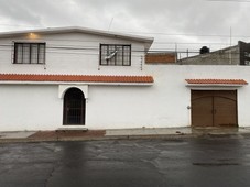 Casa seminueva en venta Defensores de Puebla, totalmente equipada recámara en pb