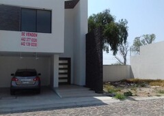 3 recamaras en venta en fraccionamiento porta maggiore celaya