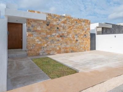 Casa nueva en venta a 10 minutos del periférico de Mérida