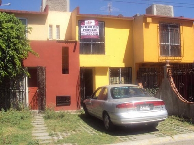 SE VENDE BONITA CASA EN FRACCIONAMIENTO 