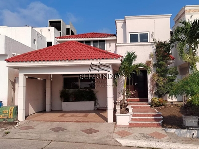 Doomos. CASA EN RENTA, HACIENDAS DE RUL, $22,000