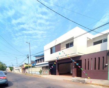 Doomos. Casa en venta en el Puerto de Veracruz