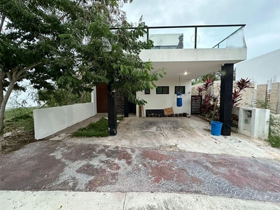 Doomos. Casa en venta en Mérida, privada Altozano.
