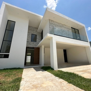 Doomos. CASA EN VENTA EN MERIDA, TEMOZON , PRIVADA SOLUNA, ENTREGA INMEDIATA