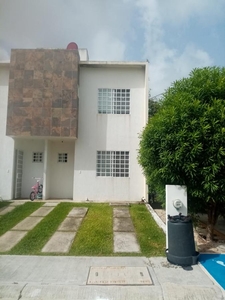 Doomos. Casa en Renta, 3 Recámaras, AMUEBLADA, Jardines Sur 3, Polígono Sur, Cancún.