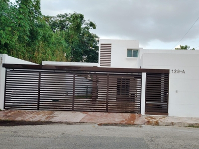 Doomos. Casa en Renta 4 Habitaciones y Piscina en San Ramon Norte, Merida