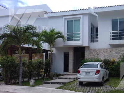 Doomos. Casa en Venta o Renta 3 Recamaras en La Ceiba (Selva Mar) Playa del Carmen, Q. Roo, 3 Recamaras, Clave CLAU37