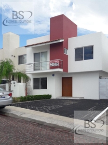 Doomos. CASA RENTA O VENTA CUMBRES DEL LAGO JURIQUILLA QUERETARO