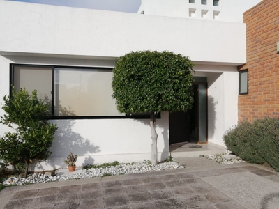 Doomos. INCREÍBLE CASA CON RECÁMARA PRINCIPAL EN PLANTA BAJA