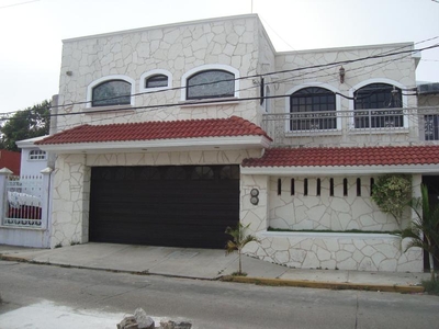 Doomos. Renta de Casa Amueblada con 4 habitaciones en calle Chihuahua, Col. Petrolera, Coatzacoalcos, Ver.