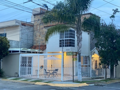 EXCELENTE CASA EN VENTA, MIRADOR DE SAN ISIDRO.