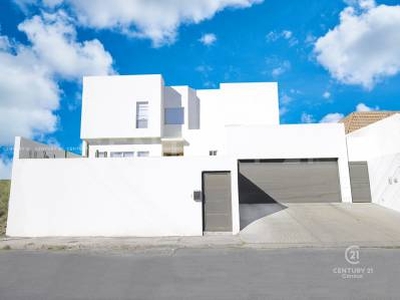 CASA EN RENTA EN QUINTAS DEL SOL