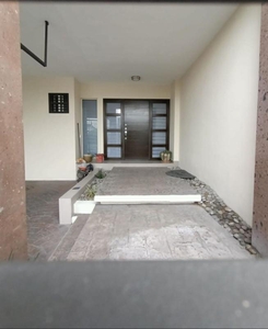 CASA EN VENTA CUMBRES SANTA CLARA