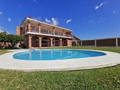 Hermosa Casa En Venta En Fracc. Tlahuica Con Alberca Y Jardin Apta A Creditos Ideal Para Casa De Descanso