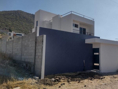 VENTA DE CASA RESIDENCIA DE 800 M2 NUEVA CON EXCELENTES ACABADOS