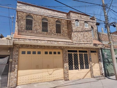 Casa de 4 recámaras en Cañada de Alfaro a 1 cuadra de blvd Fco Villa y Libramie