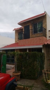 Casa de 4 recamaras en Fracc. Siglo XXI (Casas Diaz). Buena ubicacion