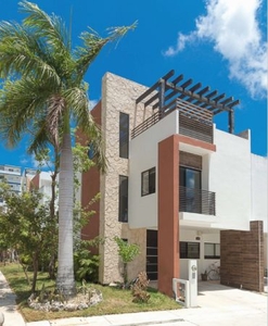 Casa en Venta de 4 Recámaras con Amenidades en Cancún