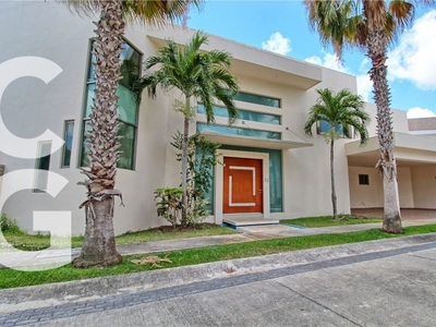 Casa en Venta en Cancun en Residencial Villa Magna con 3 Recamaras