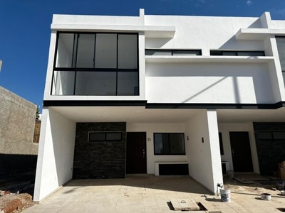 CASA EN VENTA EN FRACCIONAMIENTO ZIMALTA DENTRO DE LA CIUDAD,TLAQUEPAQUE,JALISCO