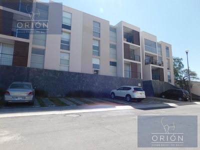 Doomos. Departamento renta PLANTA BAJA condominio Corregidora Queretaro